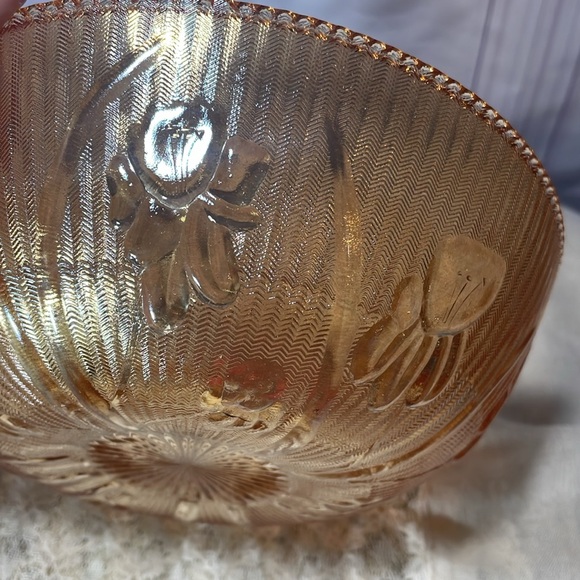 Set of two Glass Serving Bowls - Picture 2 of 6